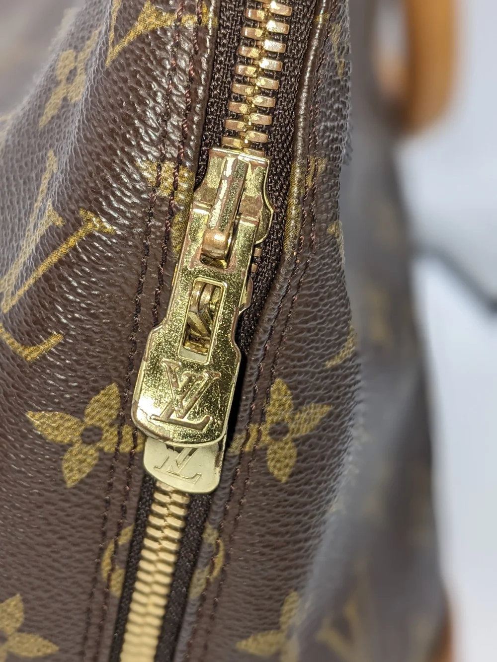 Louis Vuitton Alma GM Monogram Canvas Handbag – Vintage